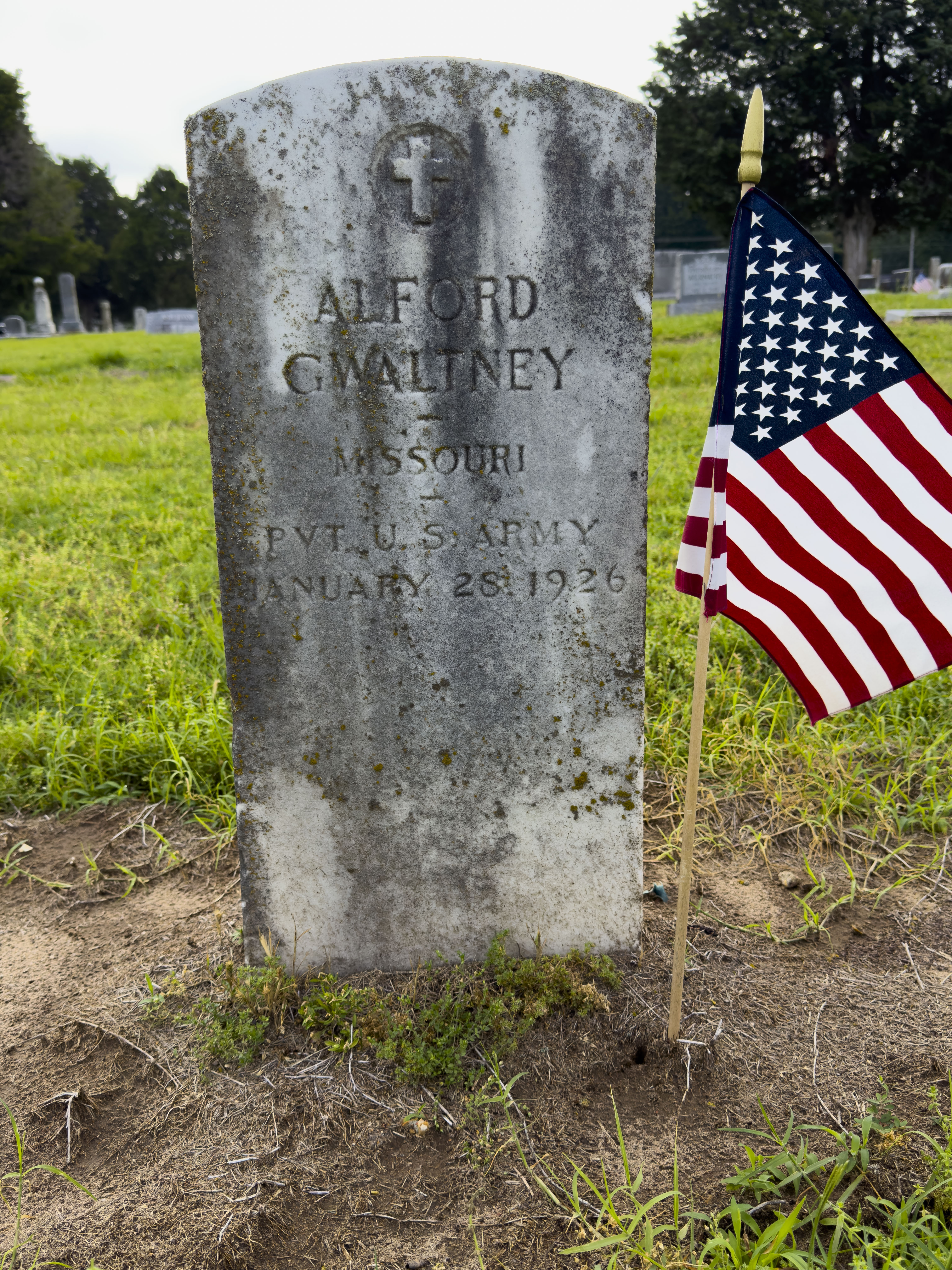 Photo for Kennett VFW Post 5443 Helps Place Flags at Oak Ridge Cemetery Ahead of Memorial Day